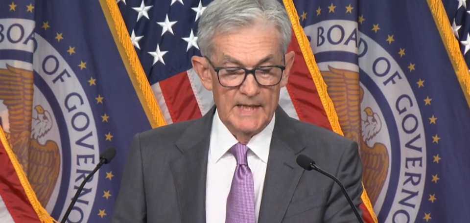 La position de Jerome Powell sur les taux d'intérêt et l'avenir de l'économie américaine