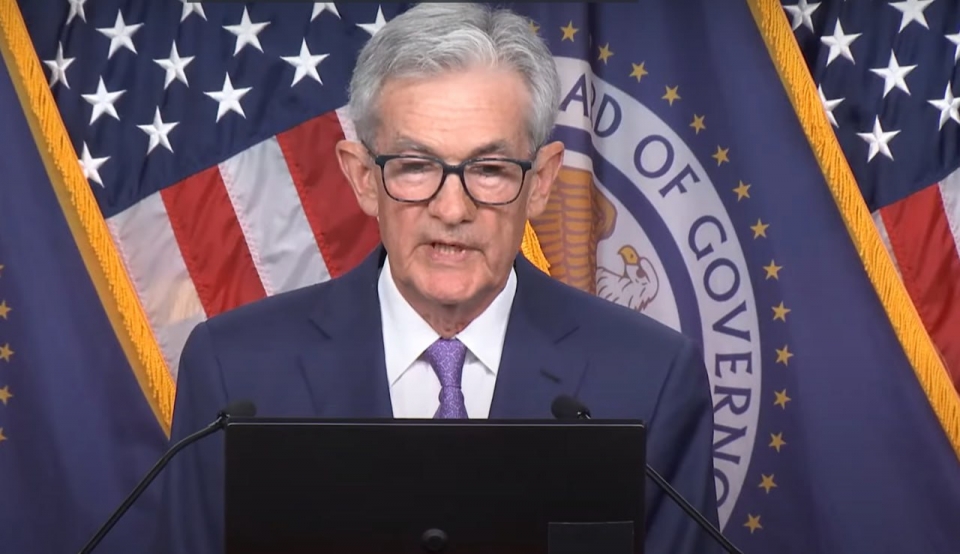 Bancos centrales principales alineados: Powell señala recortes de la Fed por delante